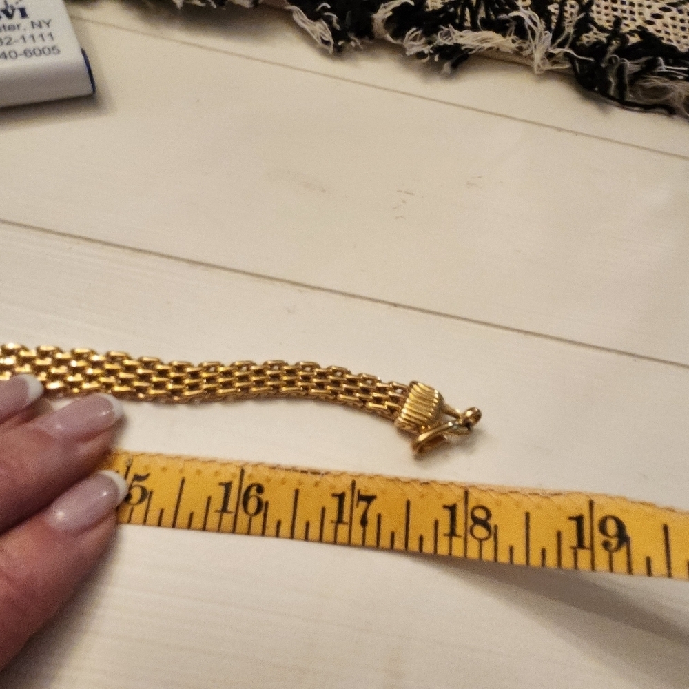 Monet Signed Goldtone Ladies Chain Necklace - Picture 3 of 6